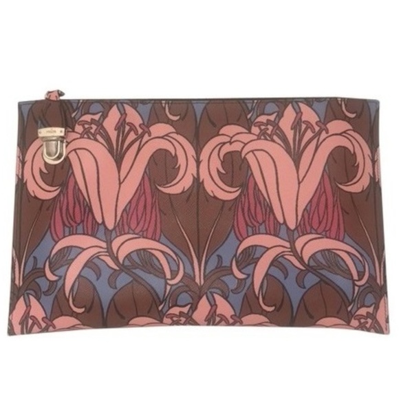 PRADA - Picture 1 of 8